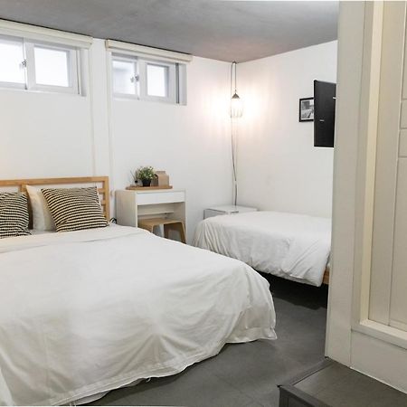 Queen House Hongdae Seoul Bagian luar foto