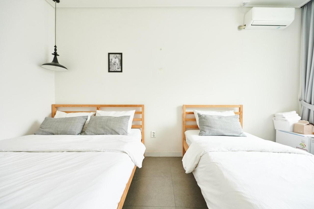 Queen House Hongdae Seoul Bagian luar foto