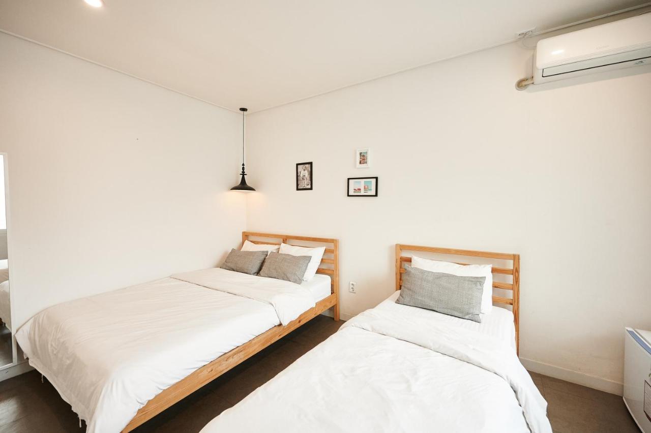 Queen House Hongdae Seoul Bagian luar foto