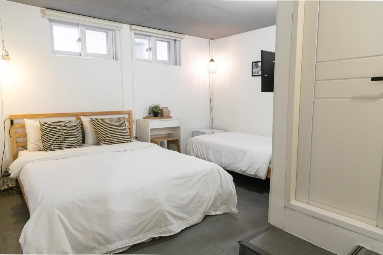 Queen House Hongdae Seoul Bagian luar foto