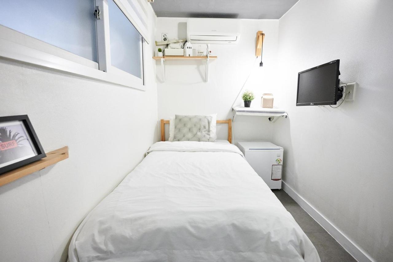 Queen House Hongdae Seoul Bagian luar foto