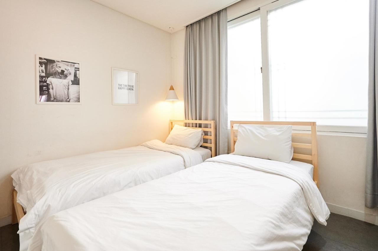 Queen House Hongdae Seoul Bagian luar foto